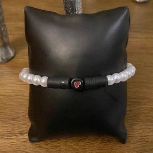 Black heart braclete